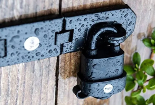 Kłódki odporne na warunki pogodowe – niezbędny element bezpieczeństwa Twojej posesji